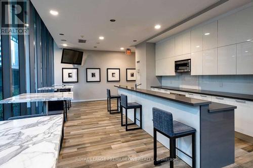 1605 - 33 Charles Street, Toronto (Church-Yonge Corridor), ON - Indoor Photo Showing Kitchen