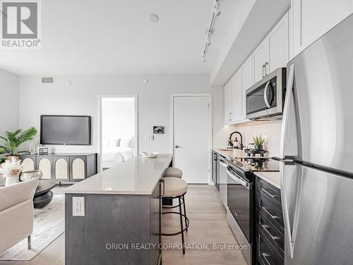 220 - 201 Brock Street S, Whitby (Downtown Whitby), ON - Indoor Photo Showing Kitchen With Upgraded Kitchen