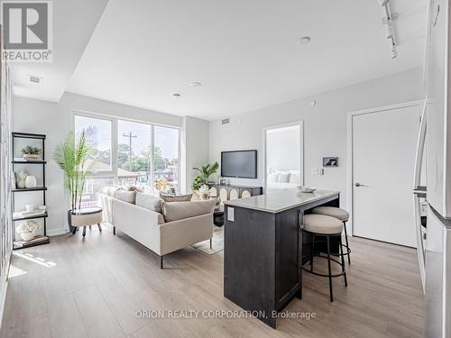 220 - 201 Brock Street S, Whitby (Downtown Whitby), ON - Indoor Photo Showing Living Room