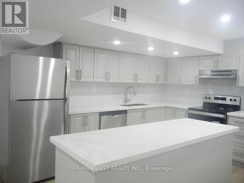 110 Cupola Crescent, Vaughan, ON - Indoor Photo Showing Kitchen With Stainless Steel Kitchen With Upgraded Kitchen