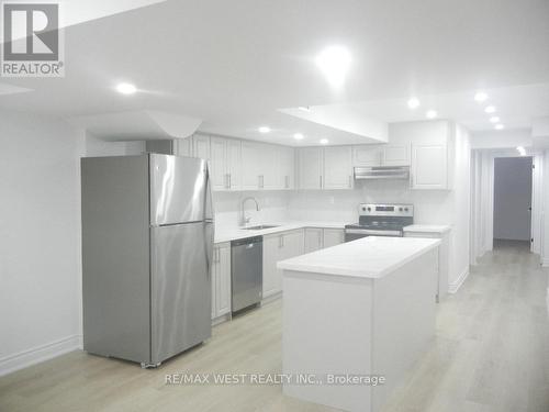 110 Cupola Crescent, Vaughan, ON - Indoor Photo Showing Kitchen With Stainless Steel Kitchen With Upgraded Kitchen