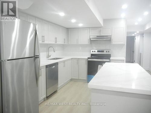 110 Cupola Crescent, Vaughan, ON - Indoor Photo Showing Kitchen With Stainless Steel Kitchen With Upgraded Kitchen