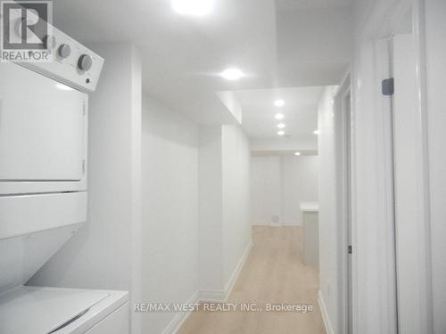 110 Cupola Crescent, Vaughan (Vellore Village), ON - Indoor Photo Showing Laundry Room