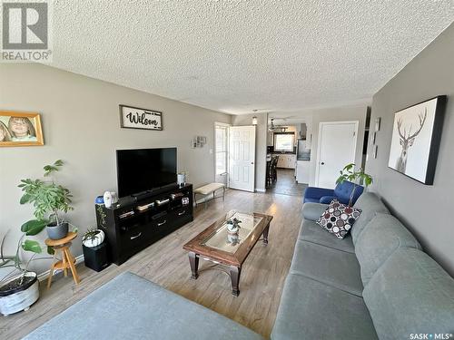 342 7Th Avenue Se, Swift Current, SK - Indoor Photo Showing Living Room