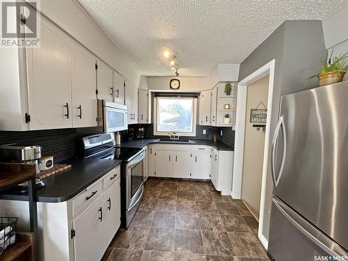 342 7Th Avenue Se, Swift Current, SK - Indoor Photo Showing Kitchen