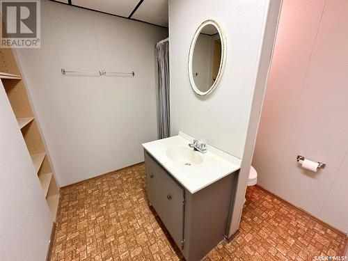 342 7Th Avenue Se, Swift Current, SK - Indoor Photo Showing Bathroom