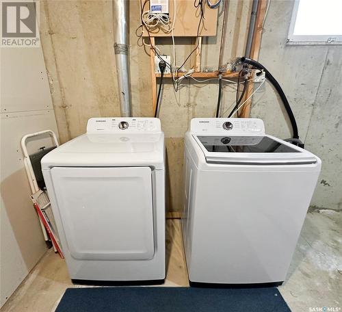 342 7Th Avenue Se, Swift Current, SK - Indoor Photo Showing Laundry Room