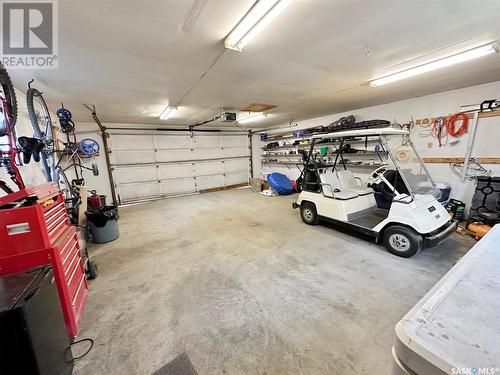 342 7Th Avenue Se, Swift Current, SK - Indoor Photo Showing Garage