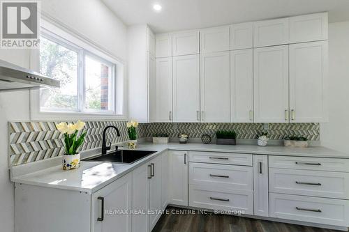 1411 Hwy 56, Hamilton, ON - Indoor Photo Showing Kitchen