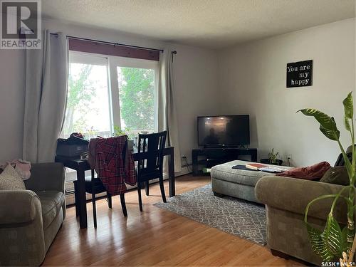 533 27Th Street E, Prince Albert, SK - Indoor Photo Showing Living Room