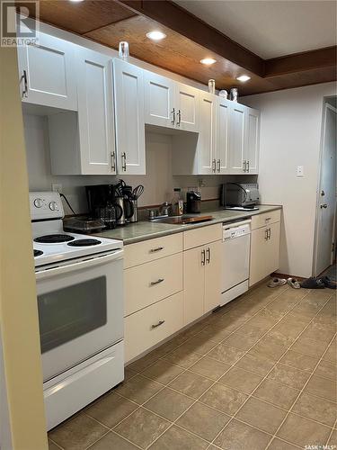 533 27Th Street E, Prince Albert, SK - Indoor Photo Showing Kitchen