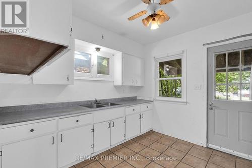 510 Randolph Avenue, Windsor, ON - Indoor Photo Showing Kitchen With Double Sink