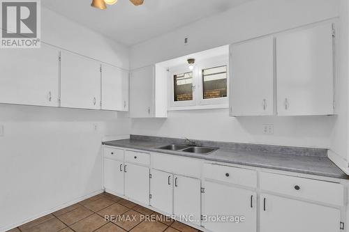 510 Randolph Avenue, Windsor, ON - Indoor Photo Showing Kitchen With Double Sink