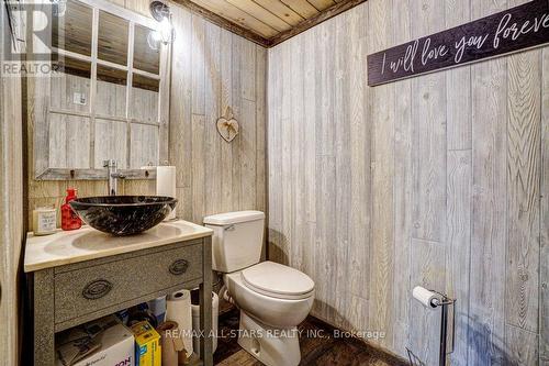 48 North Bayou Road, Kawartha Lakes (Fenelon Falls), ON - Indoor Photo Showing Bathroom