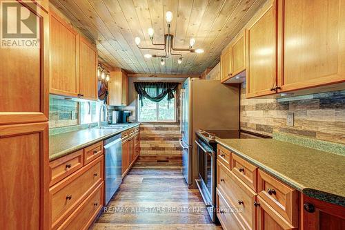 48 North Bayou Road, Kawartha Lakes (Fenelon Falls), ON - Indoor Photo Showing Kitchen