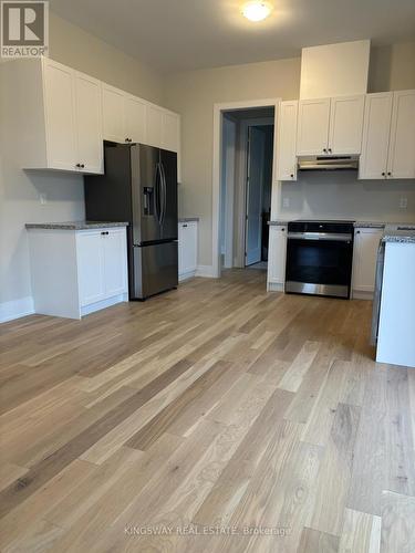 2208 Greg Gemmell Way, Innisfil, ON - Indoor Photo Showing Kitchen