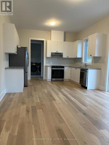 2208 Greg Gemmell Way, Innisfil, ON - Indoor Photo Showing Kitchen