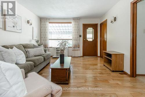 32 57Th Street S, Wasaga Beach, ON - Indoor Photo Showing Living Room