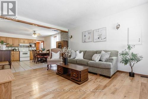 32 57Th Street S, Wasaga Beach, ON - Indoor Photo Showing Living Room