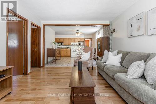 32 57Th Street S, Wasaga Beach, ON - Indoor Photo Showing Living Room