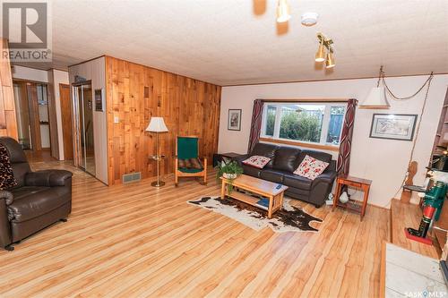 325 Alberta Avenue, Kerrobert, SK - Indoor Photo Showing Living Room