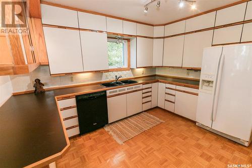 325 Alberta Avenue, Kerrobert, SK - Indoor Photo Showing Kitchen With Double Sink