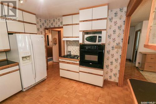 325 Alberta Avenue, Kerrobert, SK - Indoor Photo Showing Kitchen