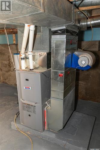 325 Alberta Avenue, Kerrobert, SK - Indoor Photo Showing Basement