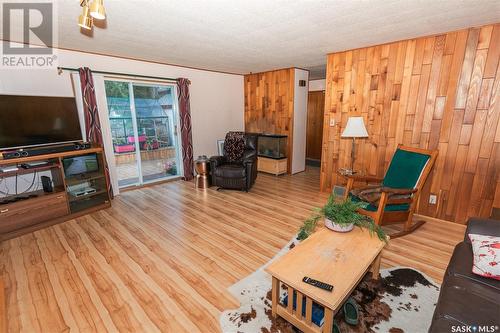 325 Alberta Avenue, Kerrobert, SK - Indoor Photo Showing Living Room