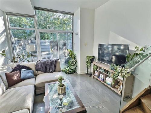 616-3 Market St, Toronto, ON - Indoor Photo Showing Living Room