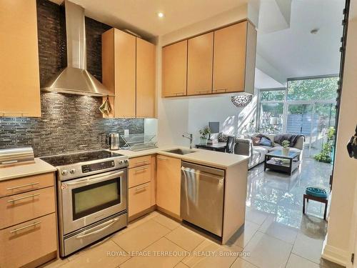 616-3 Market St, Toronto, ON - Indoor Photo Showing Kitchen