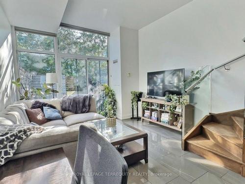 616-3 Market St, Toronto, ON - Indoor Photo Showing Living Room