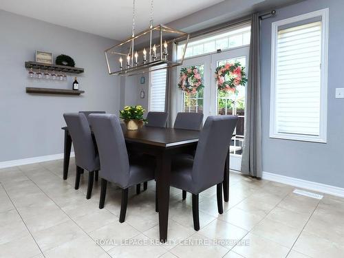 557 Daniel Clarke Way, Oakville, ON - Indoor Photo Showing Dining Room