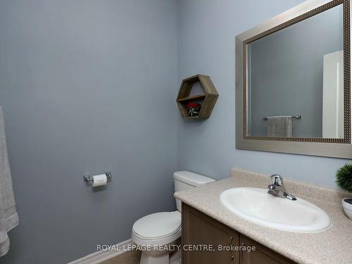 557 Daniel Clarke Way, Oakville, ON - Indoor Photo Showing Bathroom