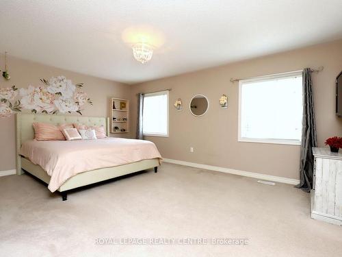 557 Daniel Clarke Way, Oakville, ON - Indoor Photo Showing Bedroom