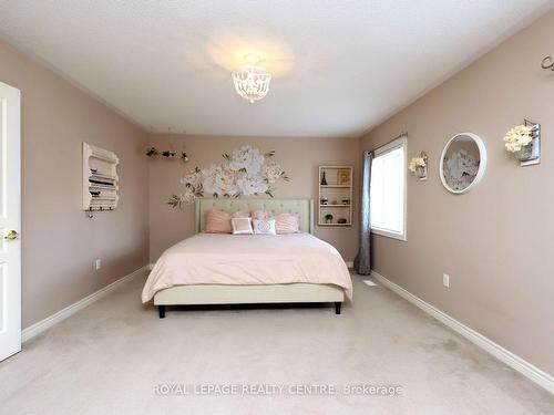 557 Daniel Clarke Way, Oakville, ON - Indoor Photo Showing Bedroom