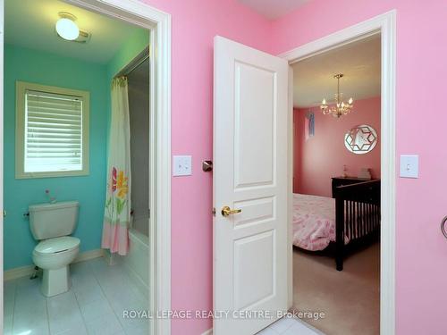 557 Daniel Clarke Way, Oakville, ON - Indoor Photo Showing Bathroom