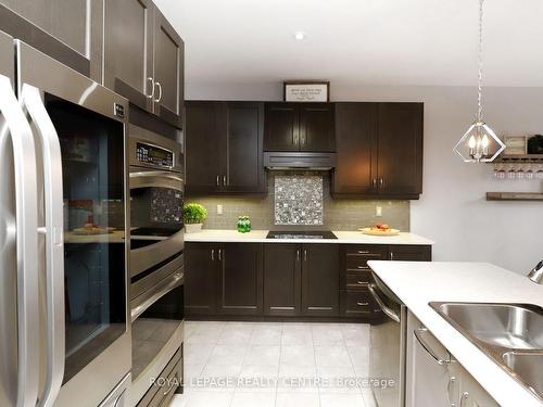 557 Daniel Clarke Way, Oakville, ON - Indoor Photo Showing Kitchen