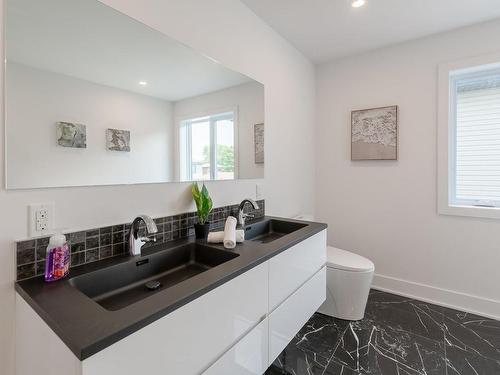 Ensuite bathroom - 6780 Rue Baillargeon, Brossard, QC - Indoor Photo Showing Bathroom