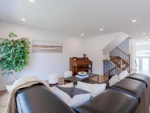 Living room - 6780 Rue Baillargeon, Brossard, QC - Indoor Photo Showing Living Room