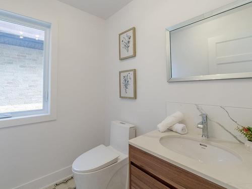 Powder room - 6780 Rue Baillargeon, Brossard, QC - Indoor Photo Showing Bathroom