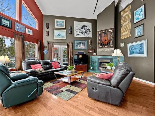 2-4436 Meadow Creek Road, Kamloops, BC - Indoor Photo Showing Living Room With Fireplace