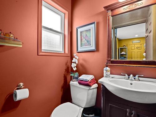 2-4436 Meadow Creek Road, Kamloops, BC - Indoor Photo Showing Bathroom