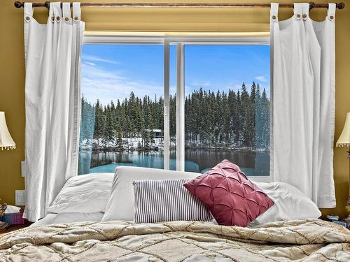 2-4436 Meadow Creek Road, Kamloops, BC - Indoor Photo Showing Bedroom