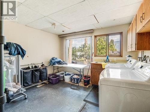 2408 11Th Avenue, Castlegar, BC - Indoor Photo Showing Laundry Room