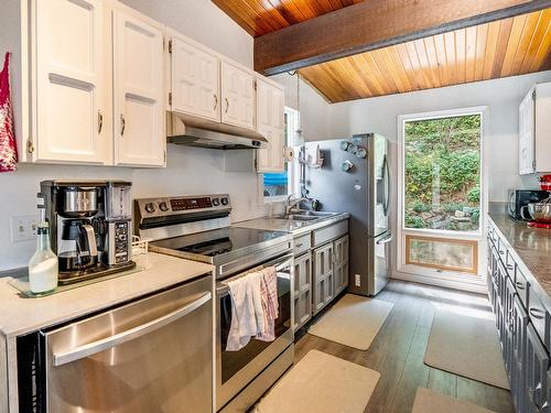 2408 11Th Avenue, Castlegar, BC - Indoor Photo Showing Kitchen With Double Sink