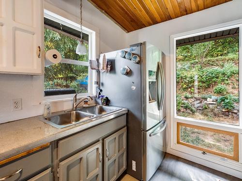 2408 11Th Avenue, Castlegar, BC - Indoor Photo Showing Kitchen With Double Sink