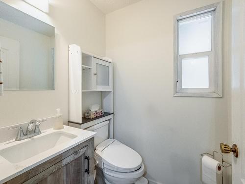 2408 11Th Avenue, Castlegar, BC - Indoor Photo Showing Bathroom