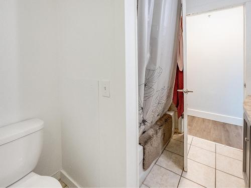 2408 11Th Avenue, Castlegar, BC - Indoor Photo Showing Bathroom