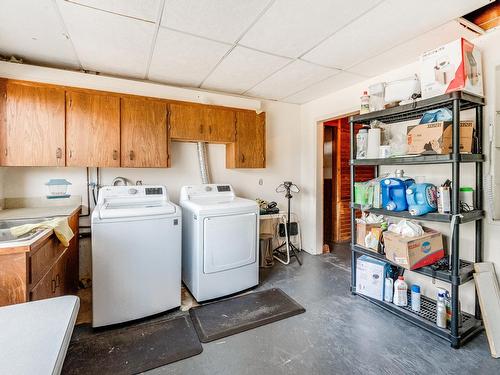 2408 11Th Avenue, Castlegar, BC - Indoor Photo Showing Laundry Room